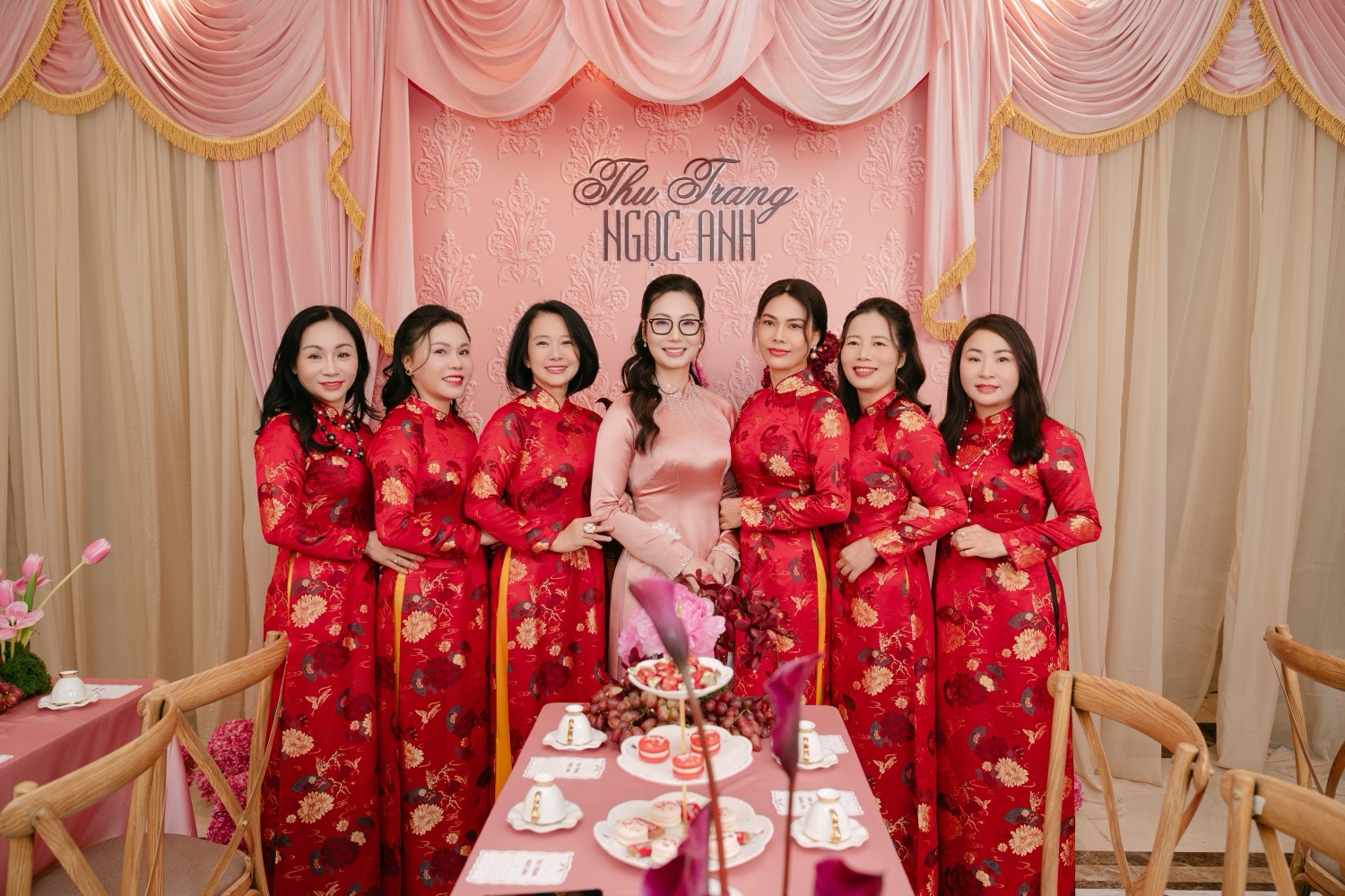 Nhóm bạn của mẹ
